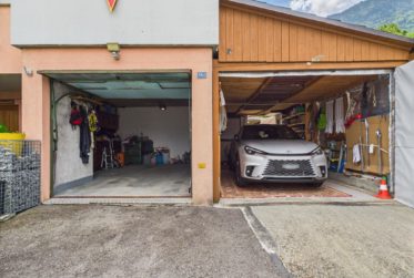 Villa traditionnelle atypique avec vérandas et atelier indépendant à Muraz