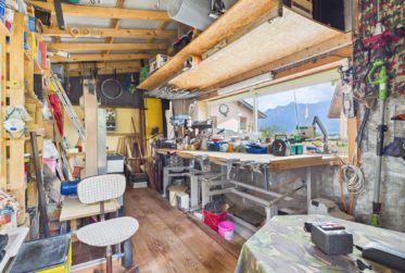 Villa traditionnelle atypique avec vérandas et atelier indépendant à Muraz