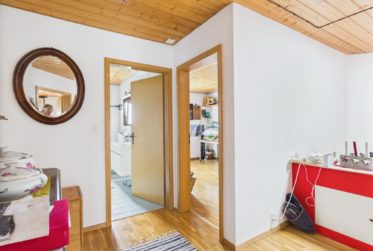 Villa traditionnelle atypique avec vérandas et atelier indépendant à Muraz