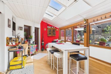 Villa traditionnelle atypique avec vérandas et atelier indépendant à Muraz